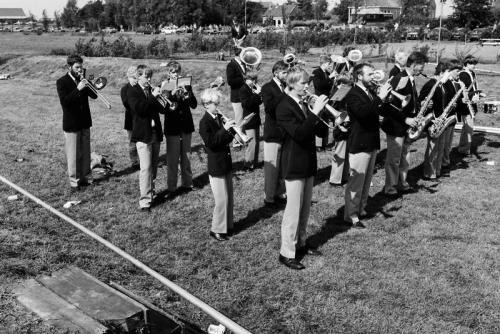 IMG 0005 korps op fierljepterr juli 1985